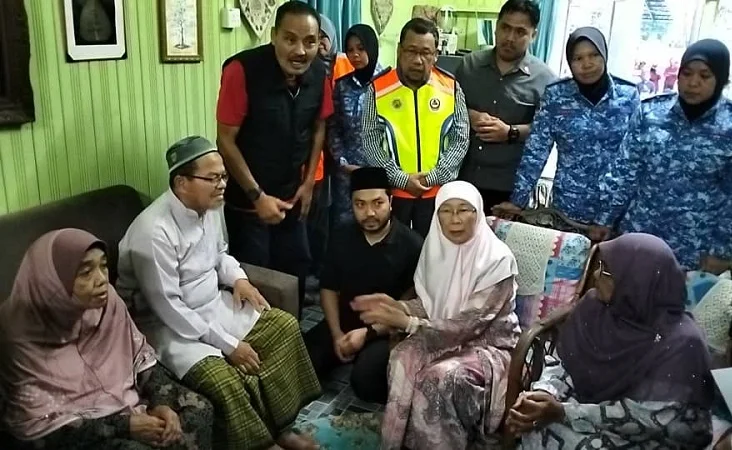 Isteri PM lawat keluarga mangsa renjatan elektrik