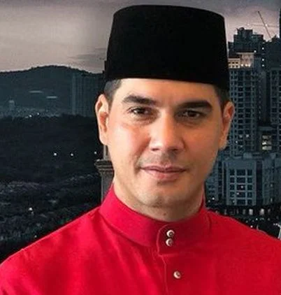 Adam Radlan di luar negara?