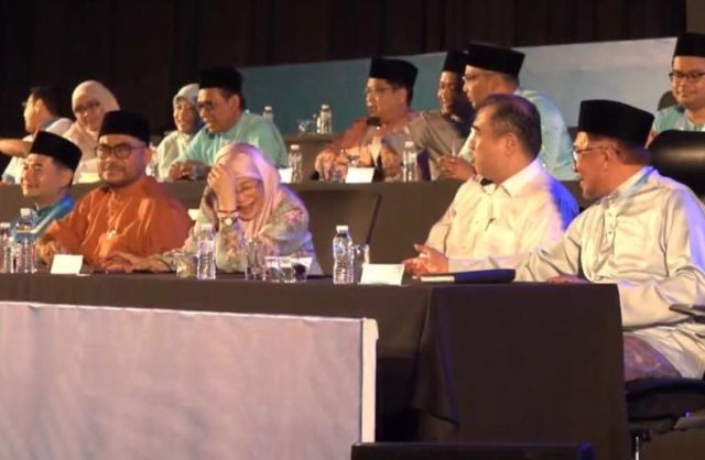 PM, Wan Azizah sebak tonton sedutan filem ‘Anwar Ibrahim: Untold Story’