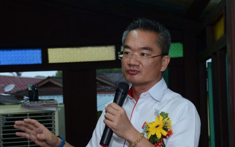 Wakil DAP tegur MP yang merokok di bangunan Parlimen