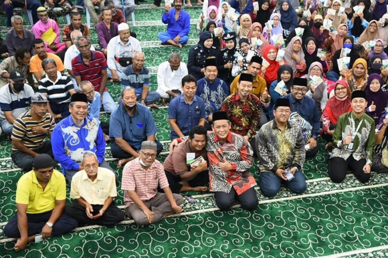 4,524 fakir miskin Negeri Sembilan menerima sumbangan tunai RM300