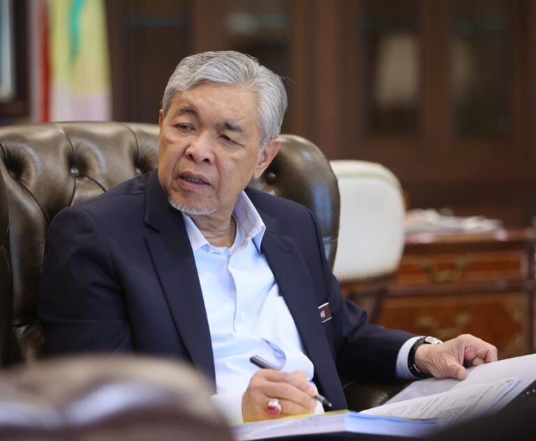 Zahid cadang gubal undang-undang pastikan kerajaan kekal hingga akhir penggal