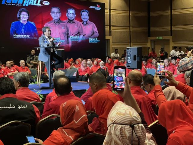 ‘Umno-BN buat keputusan sertai Kerajaan Perpaduan bukan kerana DAP’