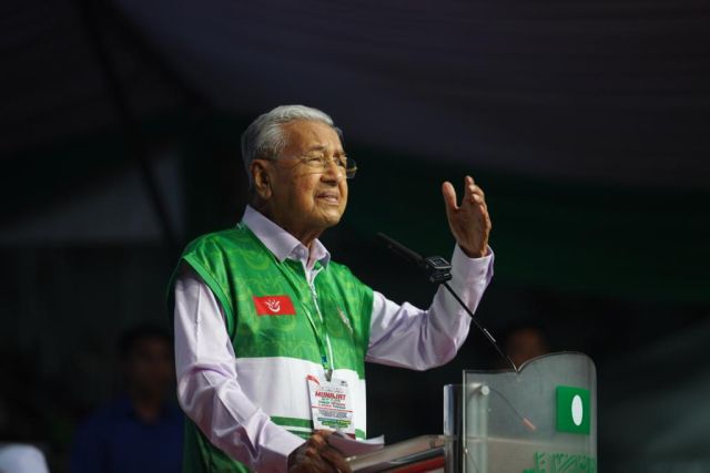 Proklamasi Melayu dah menyepi, adakah Mahathir akan sertai Pas?