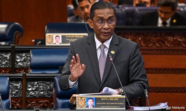 Dewan Rakyat kecoh, Takiyuddin didakwa fitnah PM