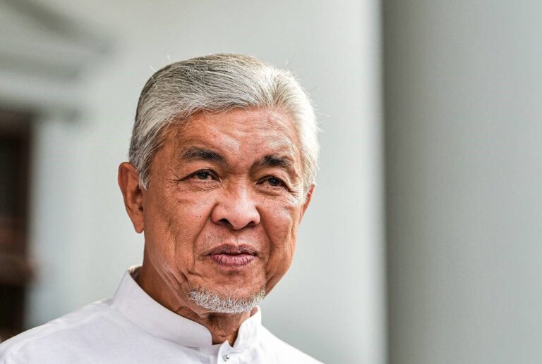 Ahmad Zahid pesan sesuatu kepada peneroka Felda DUN Nenggiri