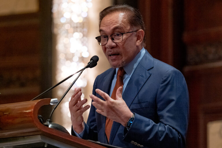 Anwar: Asean perlu pecat Myanmar buat sementara waktu