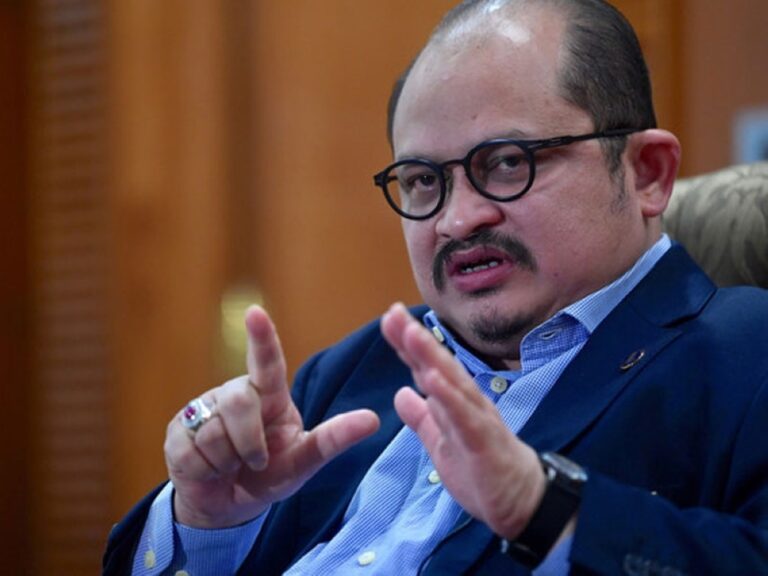 Dr M dicabar agar disiasat oleh SPRM