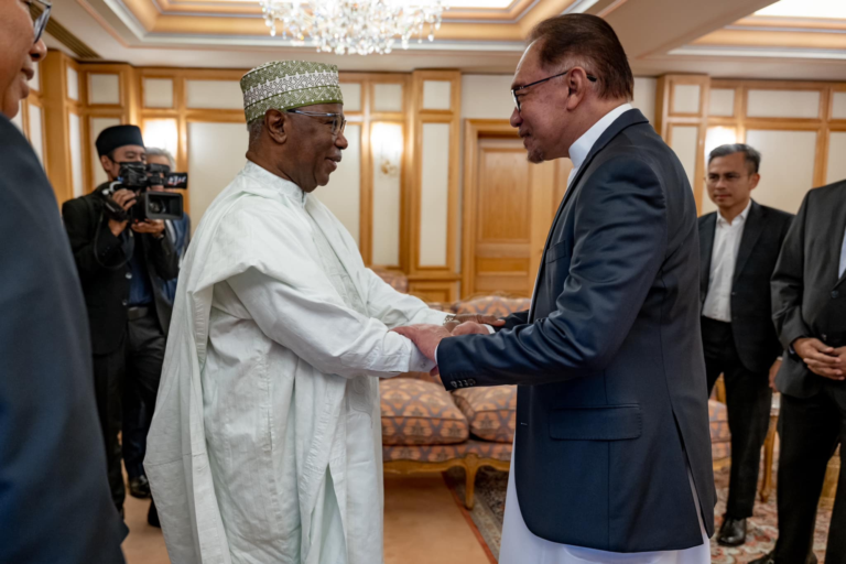 Anwar perkukuh hubungan dengan OIC, IDB dan ahli perniagaan di Saudi