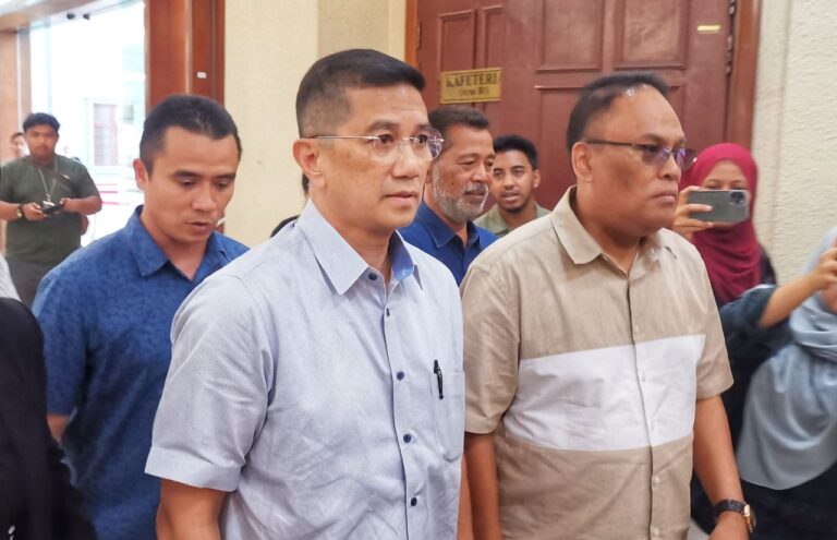 Azmin berteka-teki soal bertanding PRN