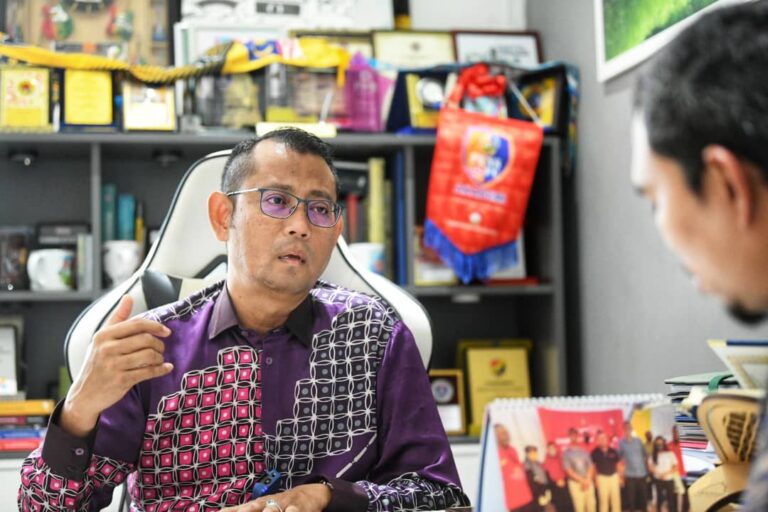 Razman Zakaria penakut