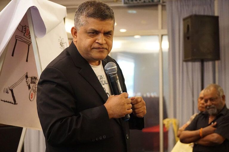 (Video) Zunar, dari kartunis ke penerbit filem