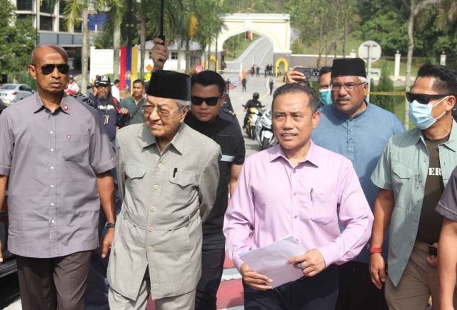 Rakyat bersama tolak agenda peribadi Mahathir