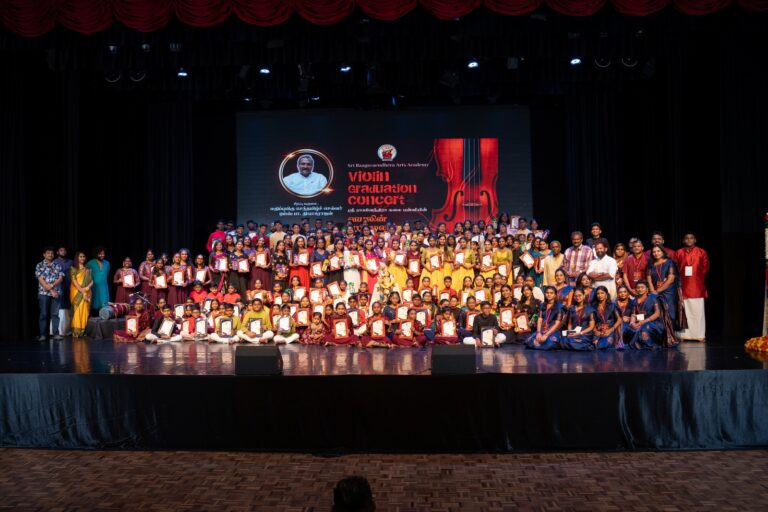 ஒம்ஸ் பா.தியாகராஜன் தலைமையில் 150 வயலின் கலைஞர்களுக்குப் பட்டமளிப்பு விழா