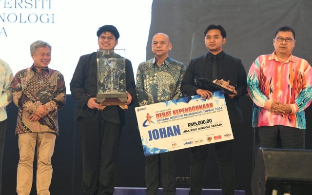 UiTM juara Debat Kepenggunaan antara IPT