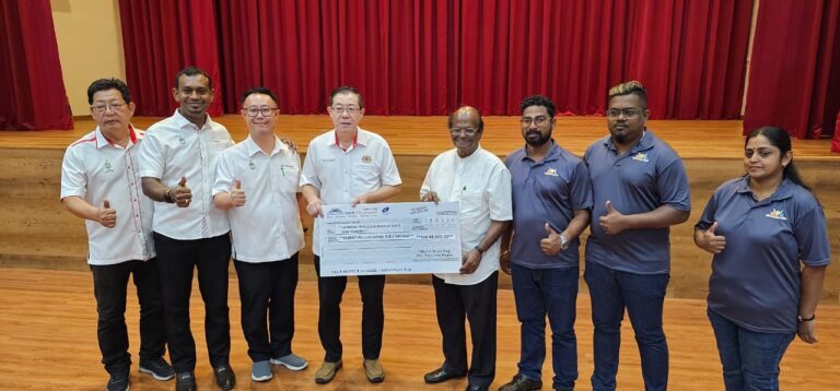 மாக் மண்டின் தமிழ்ப்பள்ளி மண்டப குளிர்சாதன வசதிக்கு லிம் குவான் எங் நிதி உதவி