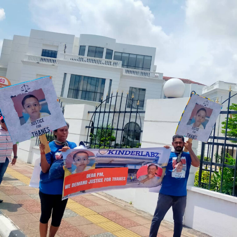 மகன் தனேஷை இழந்த சோகம் மறையவில்லை ஆறாத் துயரத்தில் அன்னை