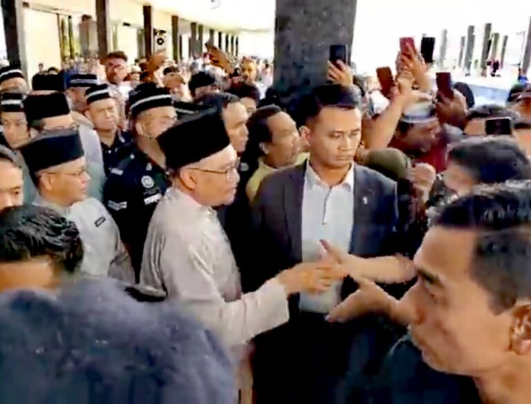 1998 Membujur lalu, melintang patah, Anwar Ibrahim di Masjid Negara