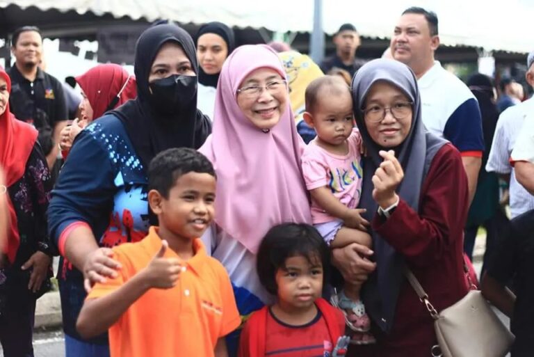 Siapa lagi ikut Wan Azizah pilih satu pencen?