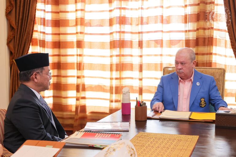 Dua menteri diterima mengadap Agong