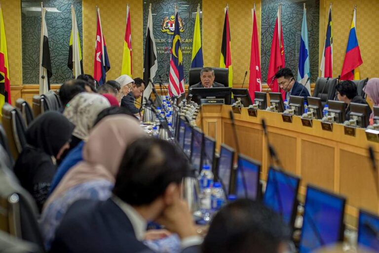 Mat Sabu peringat pegawai atasan kerajaan untuk berjimat, elak membazir