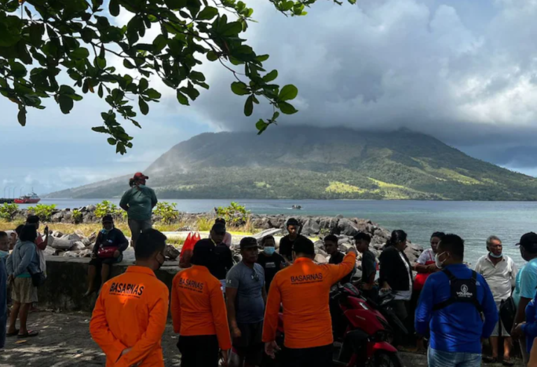 Syarikat penerbangan, pengendali pesawat disaran pantau maklumat berkaitan debu gunung berapi