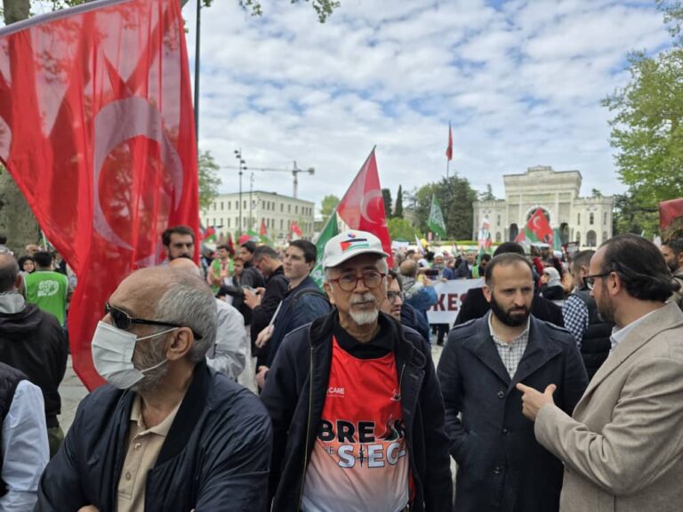 Peserta Flotilla ke Gaza, berdemo depan Grand Bazaar Turkiye