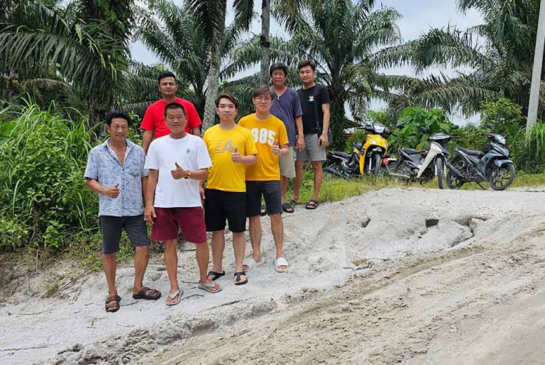 Penduduk Cina terharu video bantu Melayu lancarkan jalan masa malam raya dipuji ramai