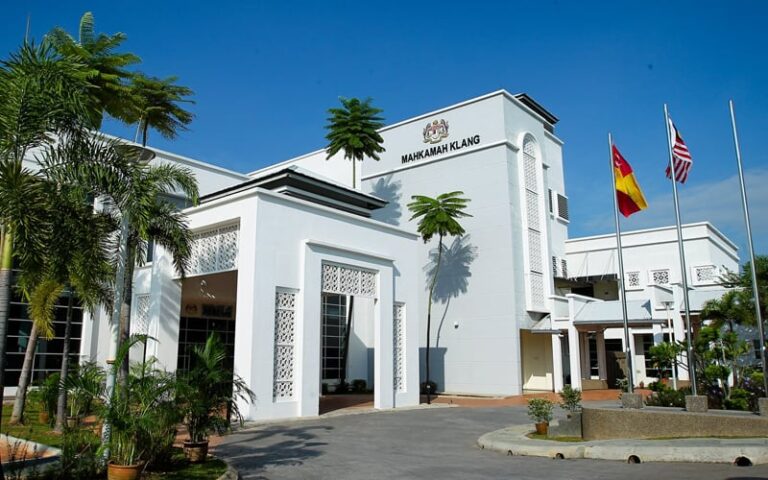 Pasangan pembekal senjata api kepada warga Israel didakwa hari ini