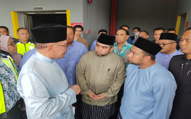 PM Anwar watak utama “Misi Gila” tanpa mengira siapa dia