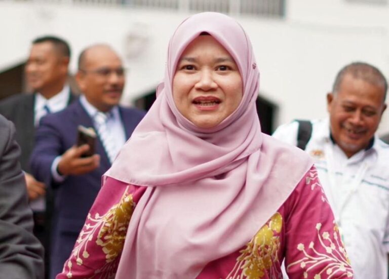 Fadhlina ‘belanja’ besar untuk cikgu-cikgu, nombor 4 tu sampai Indonesia pun cemburu