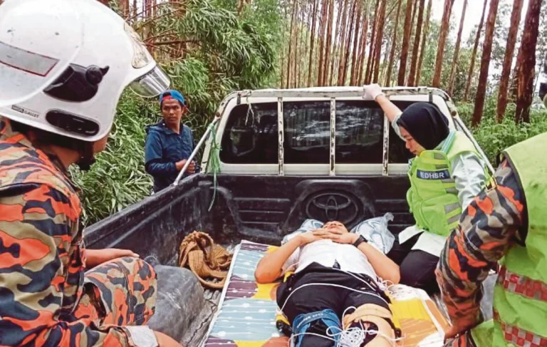 Bomba kongsi keadaan terkini kapten dan jurulatih pesawat terhempas