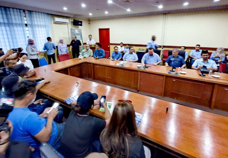 FOTO BERITA | Kerajaan komited ringankan beban pihak menggunakan kenderaan berdiesel