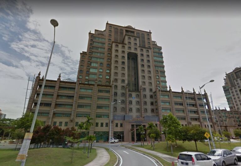 Ada orang hantar bom masuk dalam bangunan kementerian Tiong King Sing