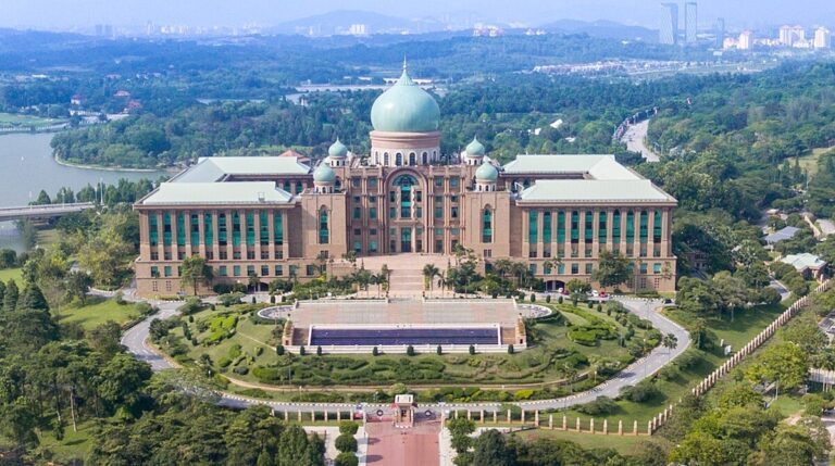 Government must face international evaluations professionally, says Sin Chew Daily