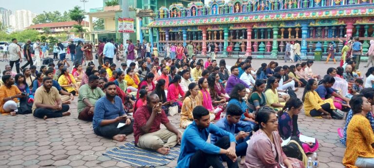 700 Hindus throng to Batu Caves to render song to Lord Muruga