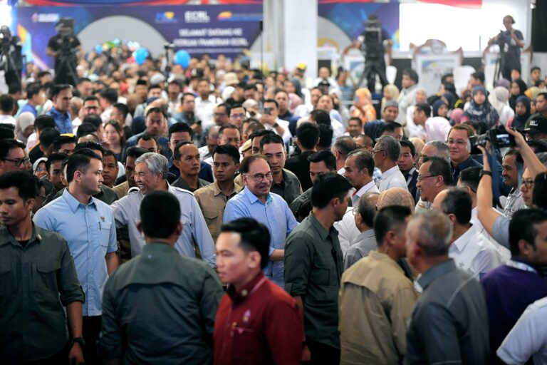 PM Anwar jawab tuduhan pelaburan bilion ringgit hanya sembang jalanan