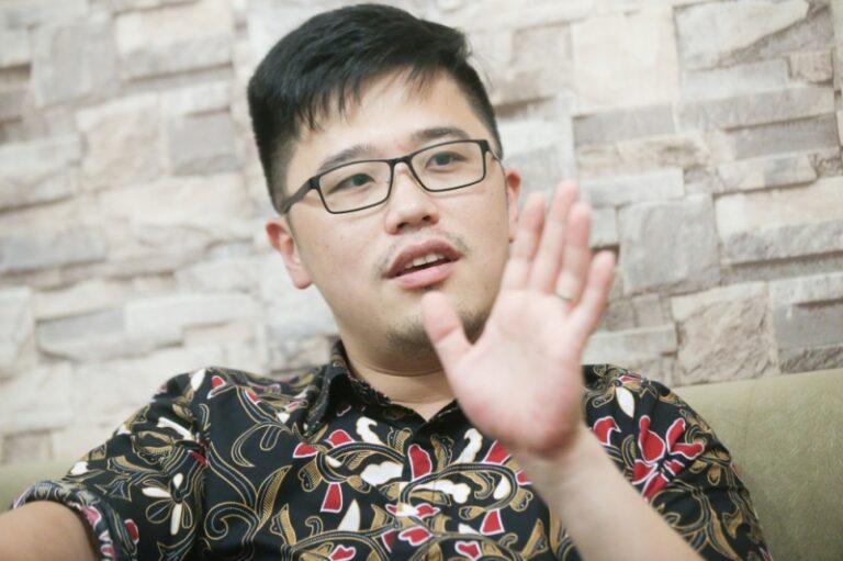 Grievances should be handled internally, says Lee