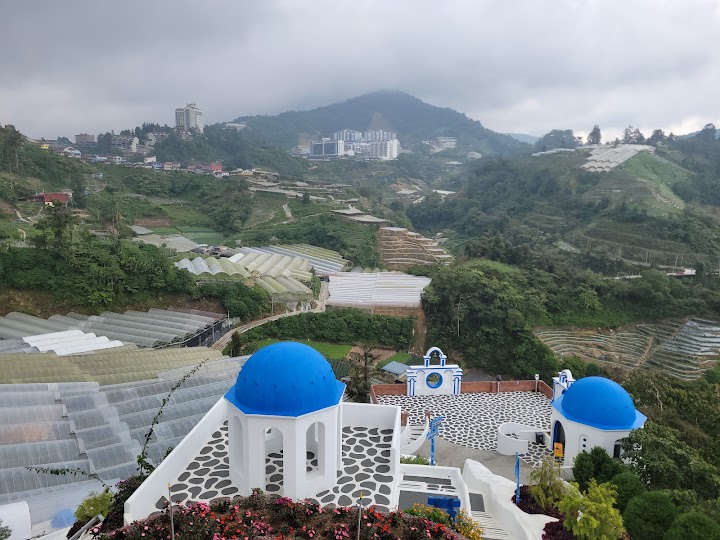 Cameron Highlands dismantles Santorini-themed attraction for lack of approval