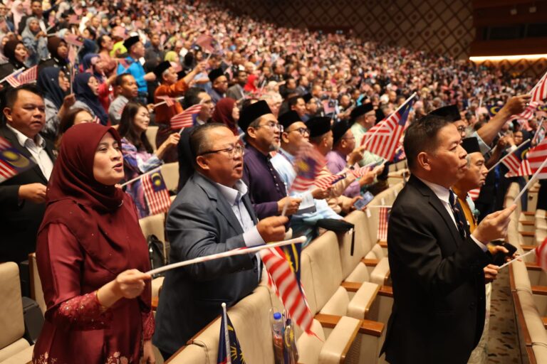 Video : Ini sebabnya kenaikan gaji diumum PM Anwar bukan hanya penjawat awam dapat manfaat