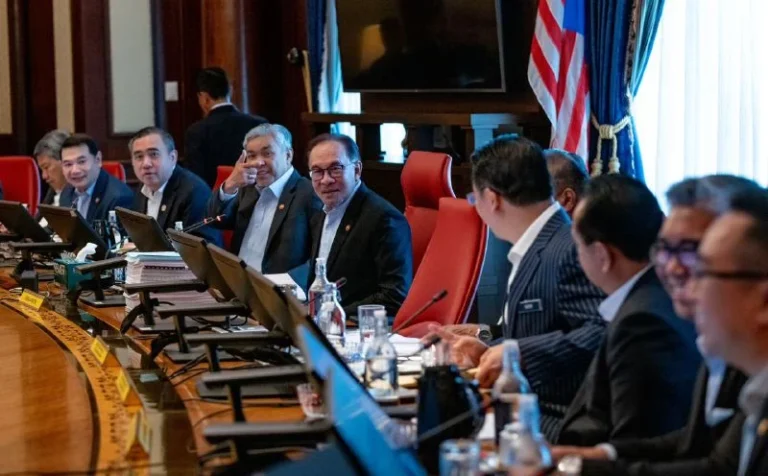 Video : Rombakan Kabinet: Jangan percaya – PM