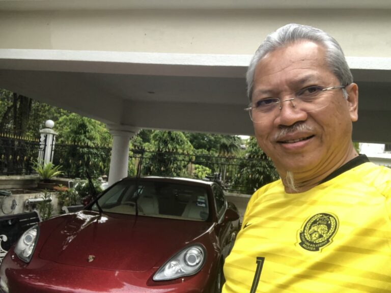 Video : Annuar Musa ‘ikut aku la pitih aku’ kini tular