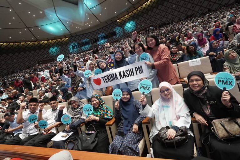 Video : Media sosial dibanjiri ucapan terima kasih PMX, orang ‘gomen’ seronok gaji naik