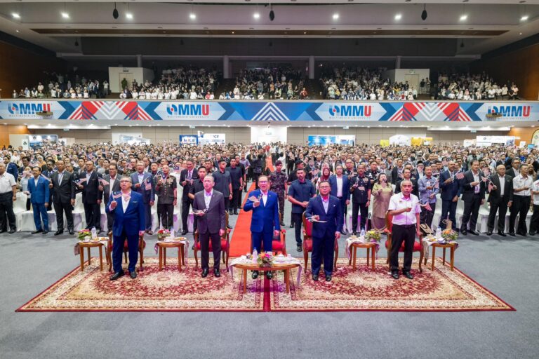 Video : Malaysia ketinggalan jika hanya bincang soal remeh temeh, PM tuju kepada siapa?