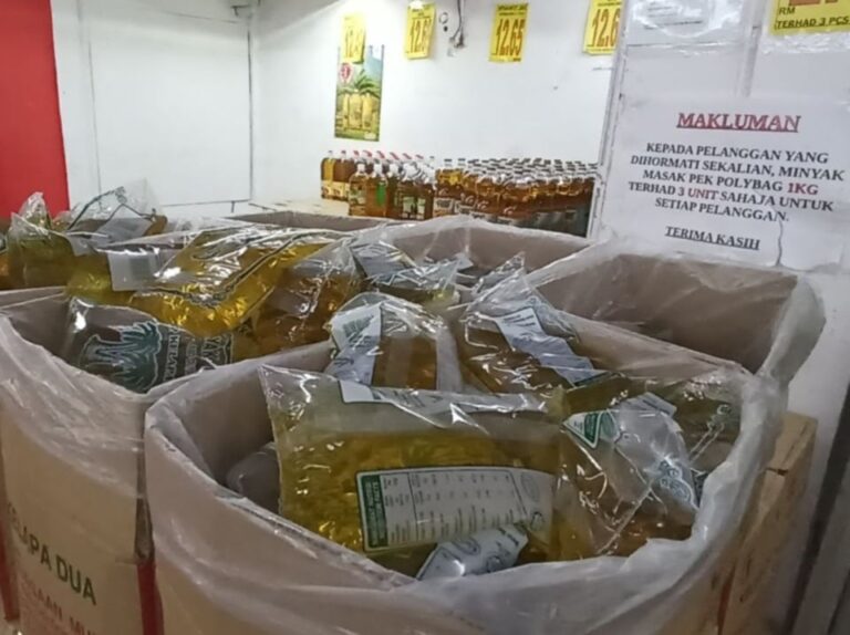 Terjawab kenapa minyak masak paket susah nak jumpa di pasar raya