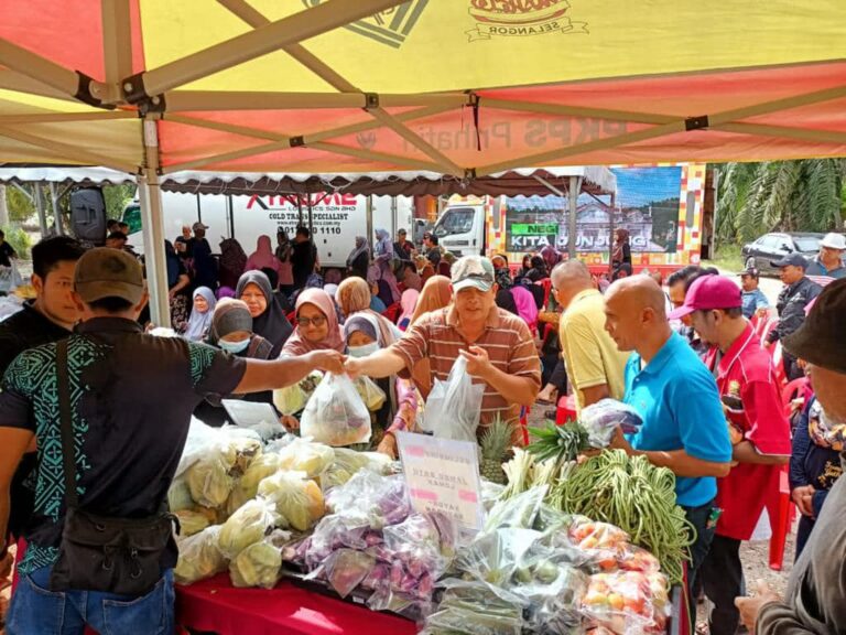 Jualan Ehsan Rahmah di 4 lokasi pagi ini, ayam seekor RM10, beras pun ada