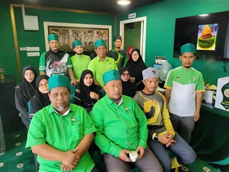 Video : ‘Islam tidak kalah’ kata pengikut Pas selepas kalah PRK