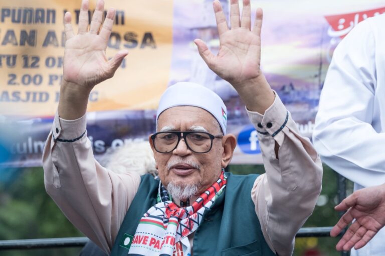 ‘Ah kau… masuk Parlimen pun malas’, Presiden Pas kena kecam selepas ‘sembang’ genosid Palestin