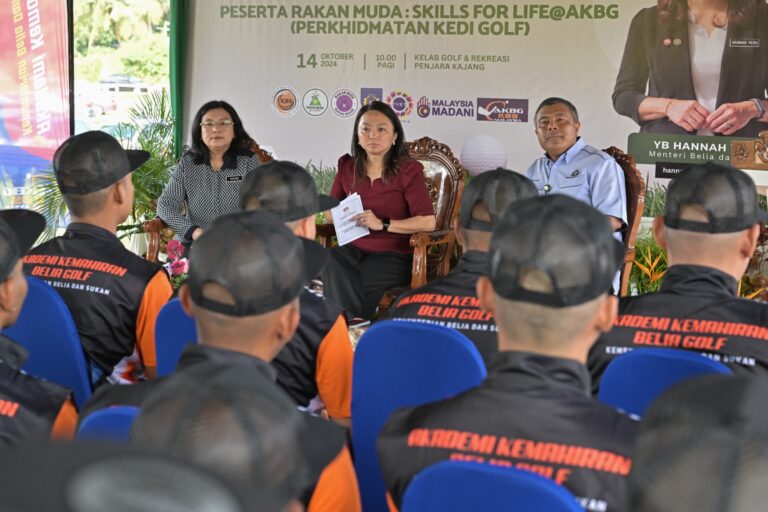 Banduan belia dilatih kerja kedi golf, ramai puji inisiatif KBS dan Jabatan Penjara ini