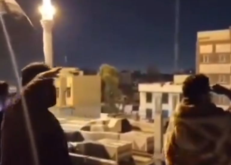 Tular rakyat Iran persenda serangan Israel